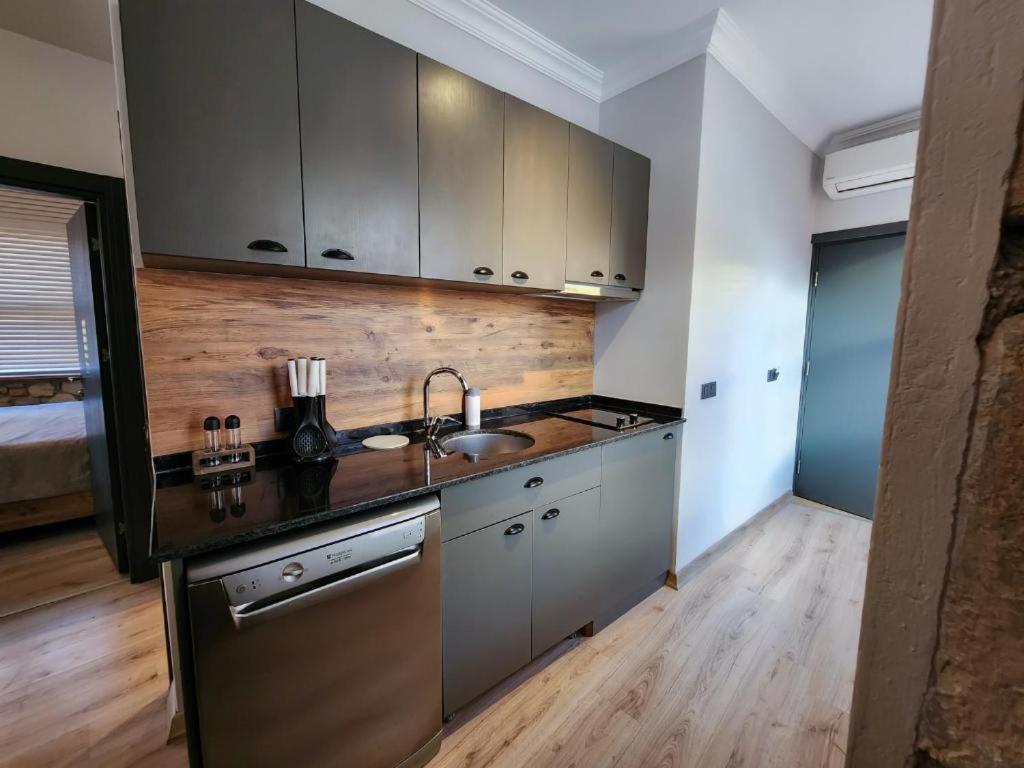 Sera Homes Kaleici Oldtown Анталья Экстерьер фото